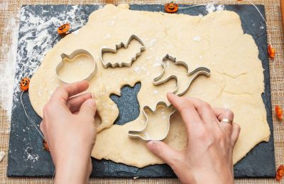 Halloween Kekse mit und ohne Ausstecher machen