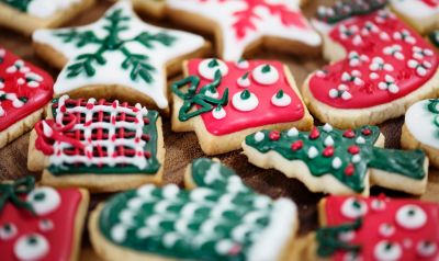 Plätzchen verzieren für Weihnachten