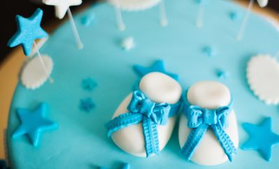 Blaue Torte für Babyparty Junge